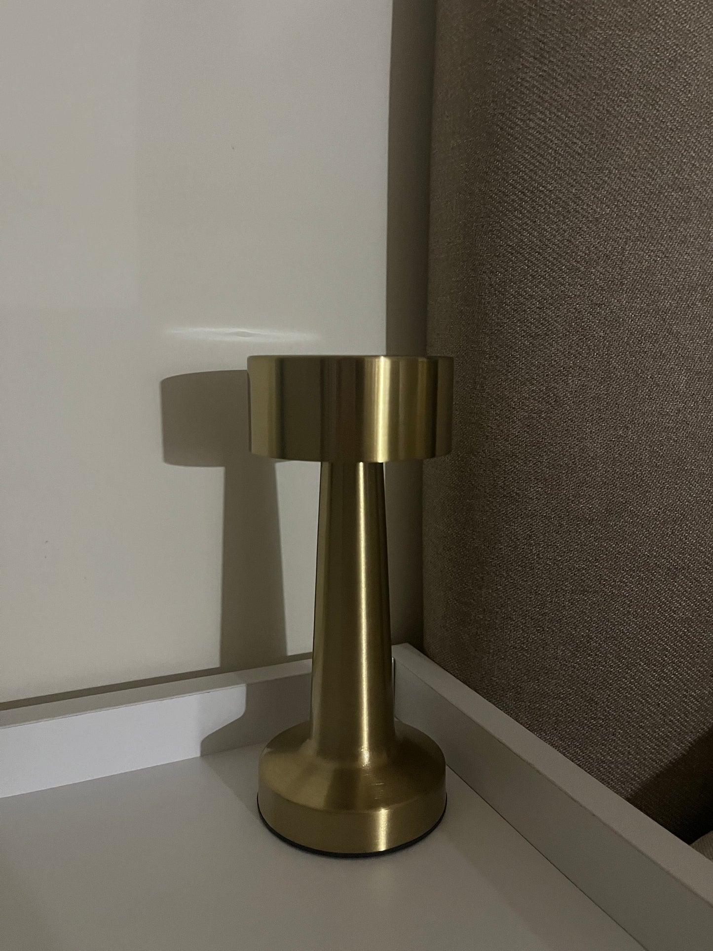 Round Table Lamp (Gold)
