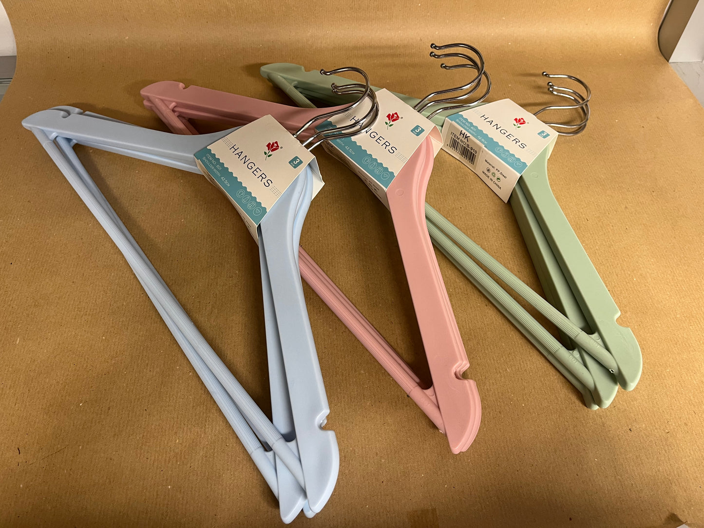 Pack of 3 strong Plastic Hangers