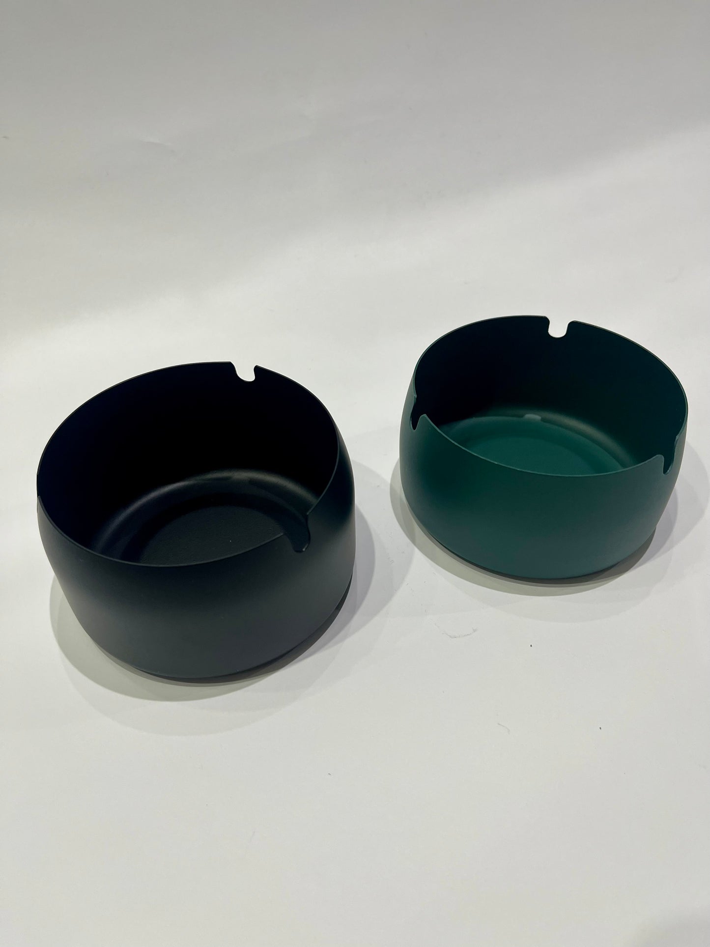 Metal High-Rim Ashtray - Black