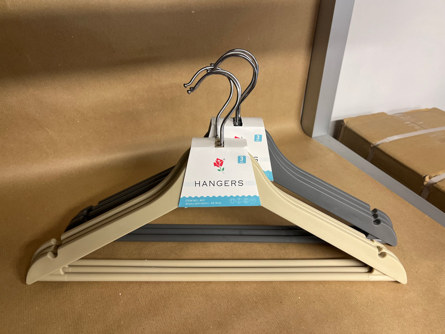 Pack of 3 strong Plastic Hangers