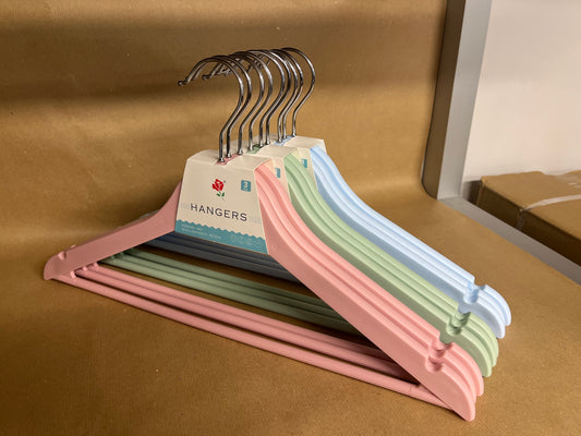 Pack of 3 strong Plastic Hangers