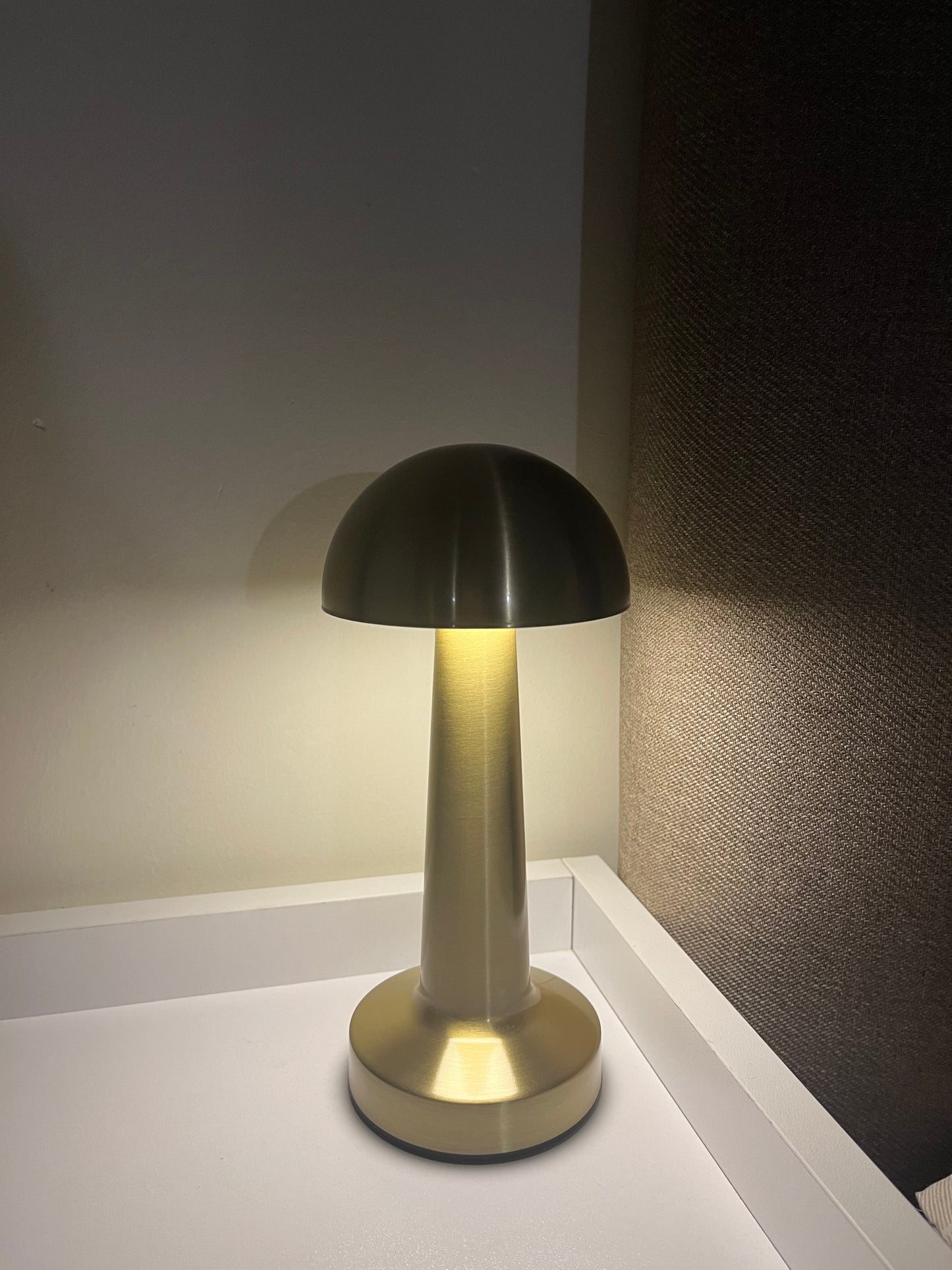 Mushroom Table Lamp (Gold)